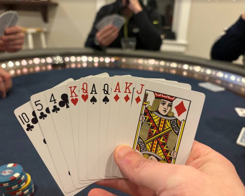 Nhận biết bài đẹp hay bài bẫy từ ván đầu tiên